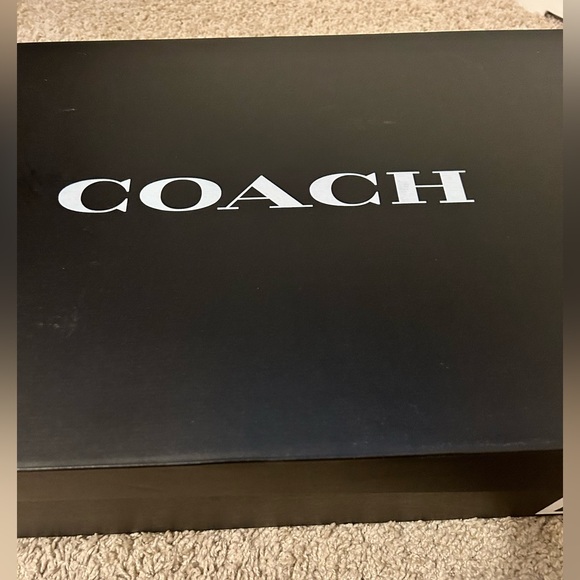 Coach Riding Boota - Picture 2 of 6